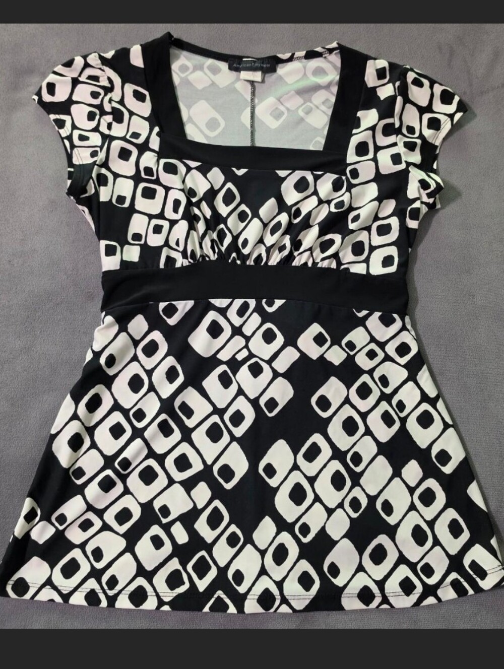Black and White Geometric Square-Neck Blouse, Empire Waist, Tie In The Back. M